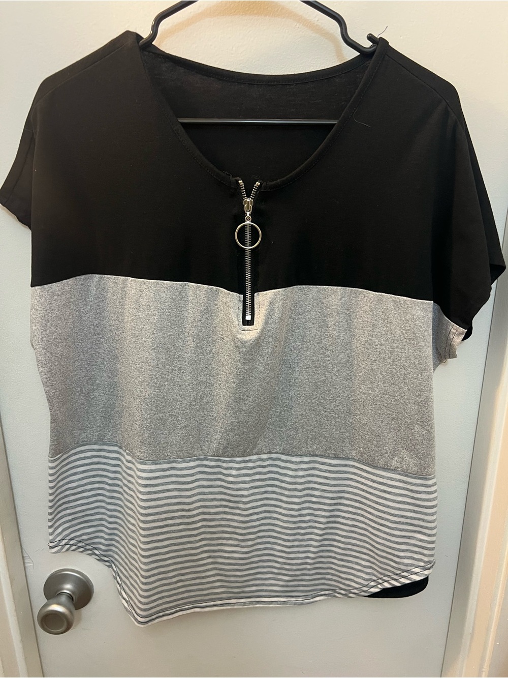 Women's Colorblock Zip-Front Top - Black & Gray